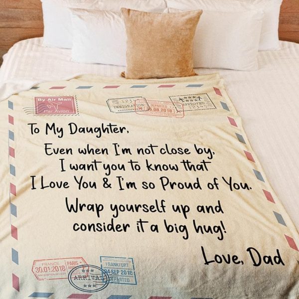 Dad Gift For Daughter I Love You And I'm So Proud Of You Fleece Blanke - Image 4